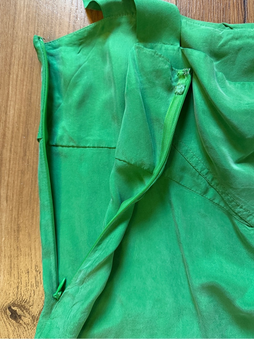 Diane Von Furstenberg Emerald Green Sleeveless Bow Front Top - Picture 13 of 13
